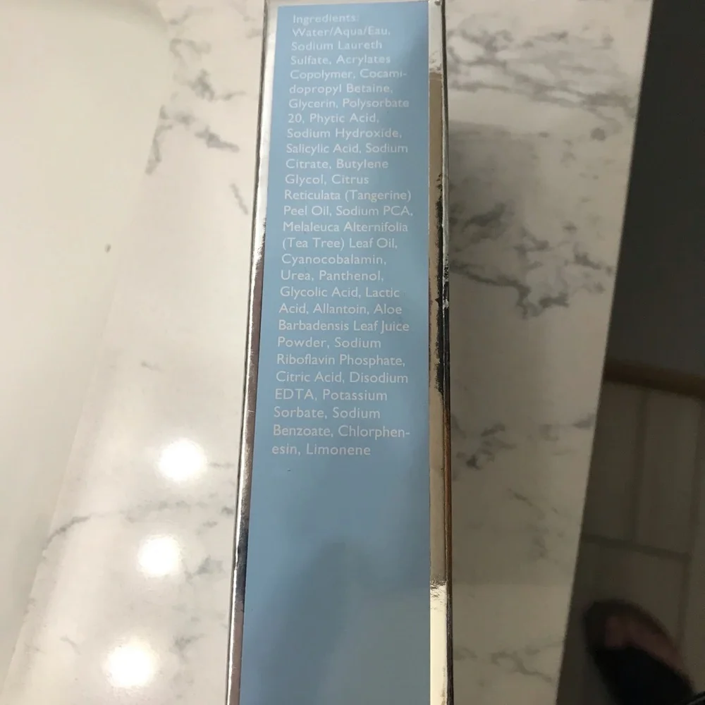 Kate Somerville Detox Daily Cleanser - White